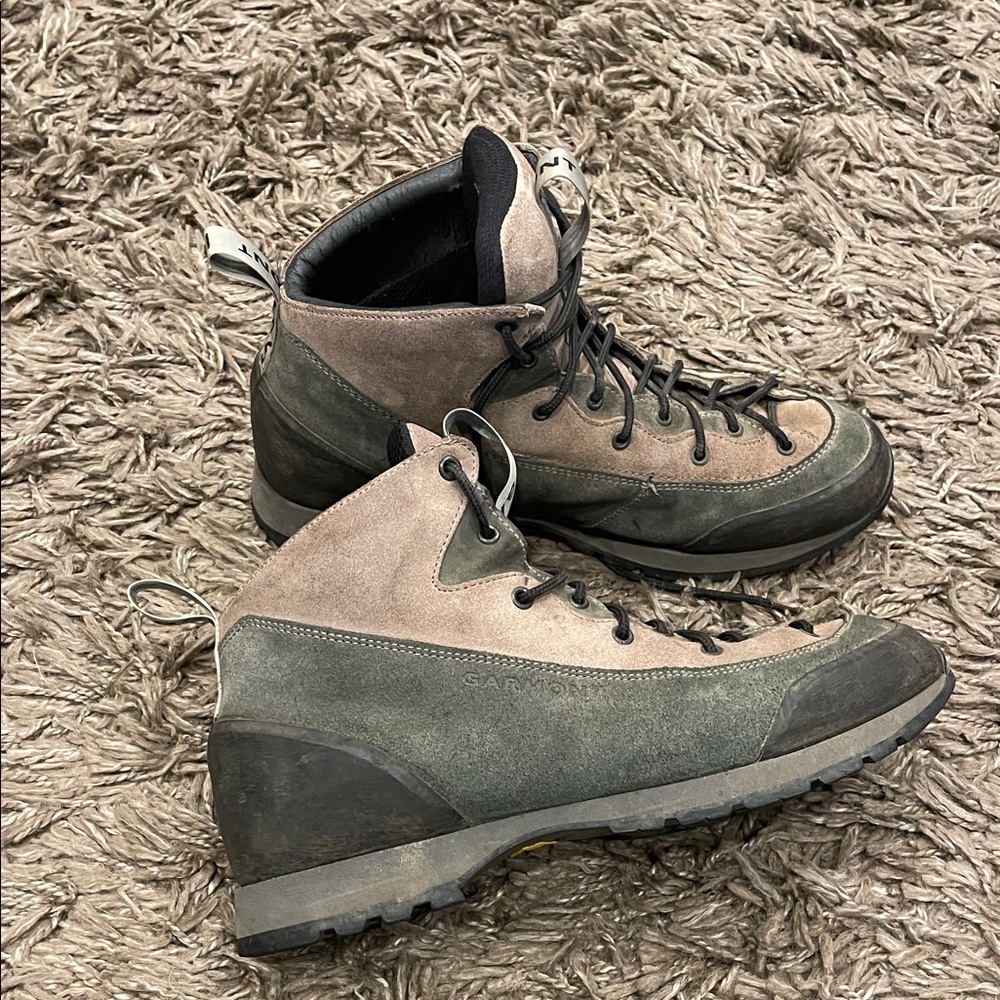 Garmont Men s US 12 Green Tan Suede Hiking Boots Vibram Soles